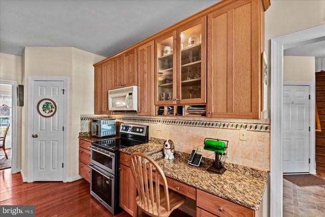 8032 MEADOWLAND DR, Locust Grove, VA 22508