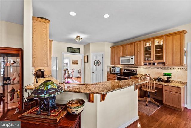 8032 MEADOWLAND DR, Locust Grove, VA 22508