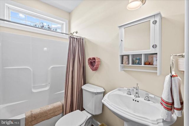 8032 MEADOWLAND DR, Locust Grove, VA 22508