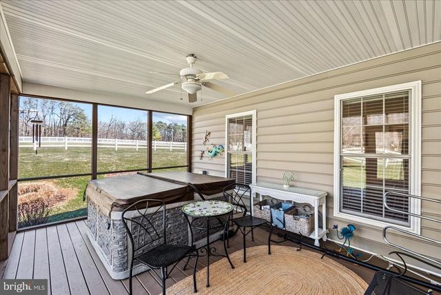 8032 MEADOWLAND DR, Locust Grove, VA 22508