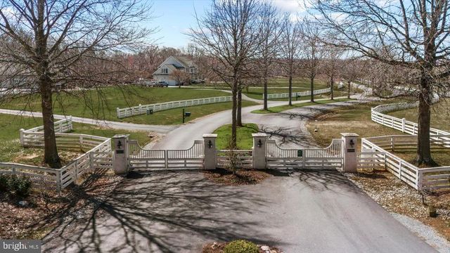 8032 MEADOWLAND DR, Locust Grove, VA 22508