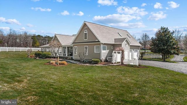 8032 MEADOWLAND DR, Locust Grove, VA 22508