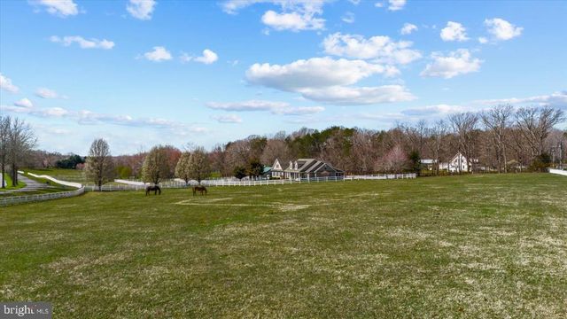 8032 MEADOWLAND DR, Locust Grove, VA 22508