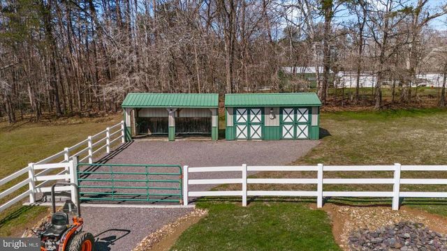 8032 MEADOWLAND DR, Locust Grove, VA 22508