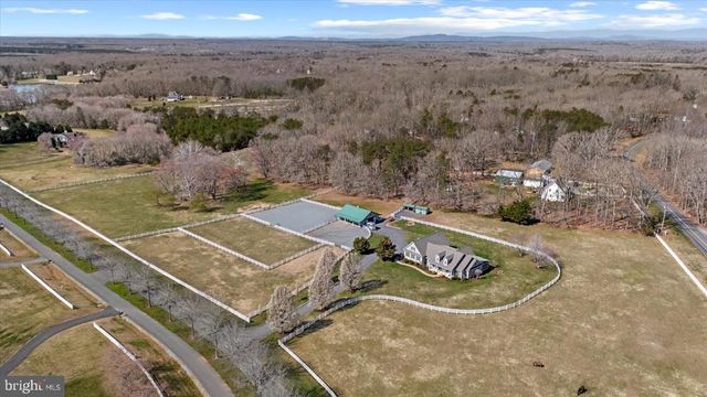 8032 MEADOWLAND DR, Locust Grove, VA 22508