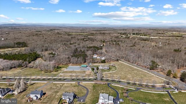 8032 MEADOWLAND DR, Locust Grove, VA 22508