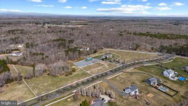 8032 MEADOWLAND DR, Locust Grove, VA 22508