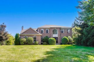 5205 Notting Hill Road, Gurnee, IL 60031