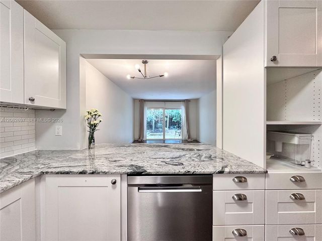 9974 SW 88th St 1016, Miami, FL 33176