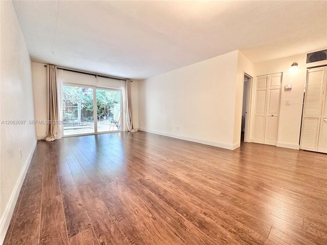 9974 SW 88th St 1016, Miami, FL 33176