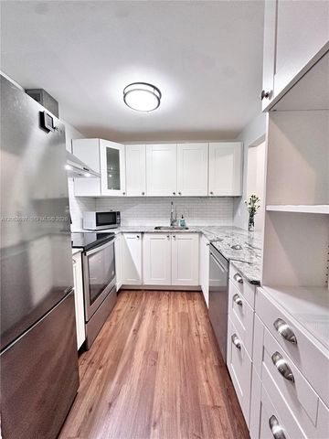 9974 SW 88th St 1016, Miami, FL 33176
