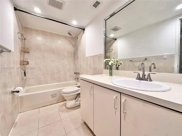 9974 SW 88th St 1016, Miami, FL 33176