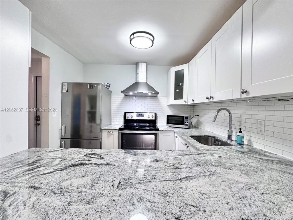 9974 SW 88th St 1016, Miami, FL 33176