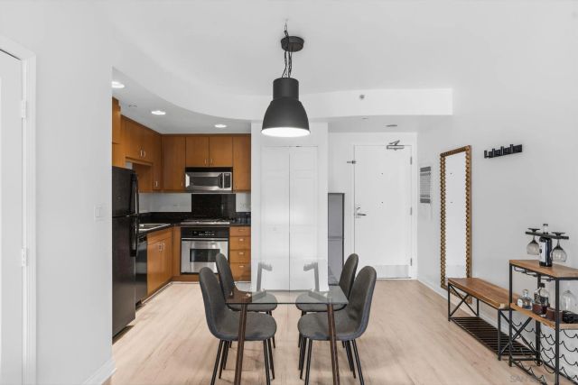 550 15th St 703, San Diego, CA 92101