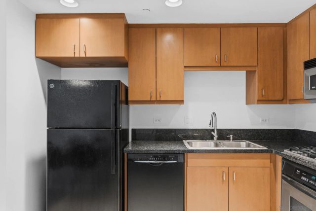 550 15th St 703, San Diego, CA 92101