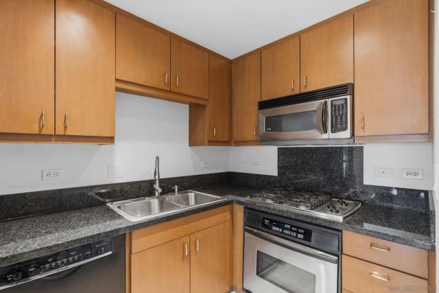 550 15th St 703, San Diego, CA 92101