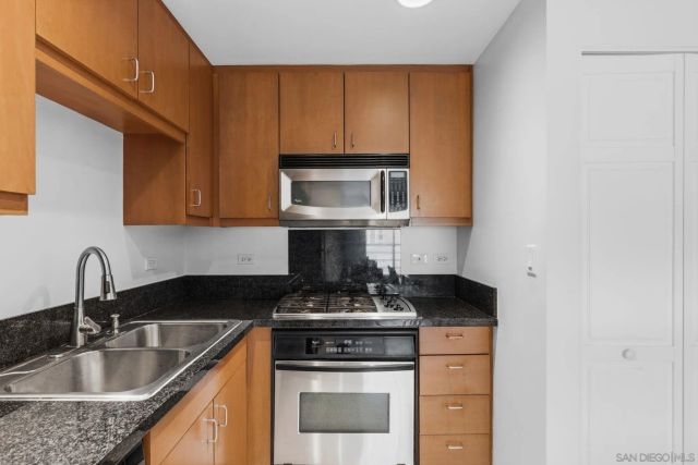 550 15th St 703, San Diego, CA 92101