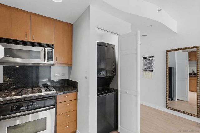 550 15th St 703, San Diego, CA 92101
