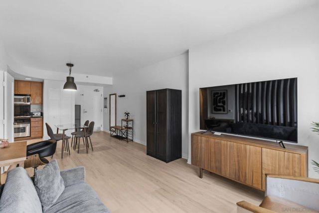 550 15th St 703, San Diego, CA 92101