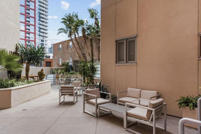 550 15th St 703, San Diego, CA 92101