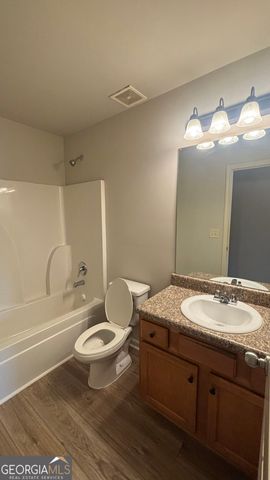 323 Knelston Oak Drive, Suwanee, GA 30024
