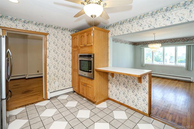 20 E Clearwater Road, Lindenhurst, NY 11757