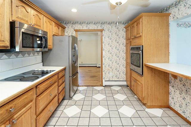 20 E Clearwater Road, Lindenhurst, NY 11757