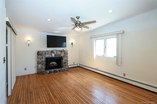 20 E Clearwater Road, Lindenhurst, NY 11757