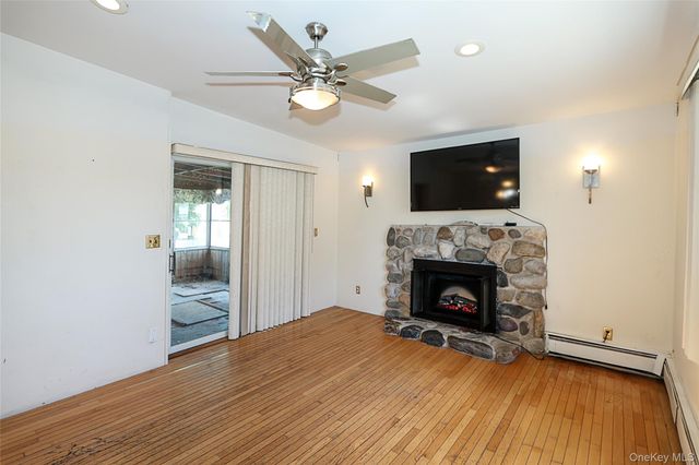 20 E Clearwater Road, Lindenhurst, NY 11757