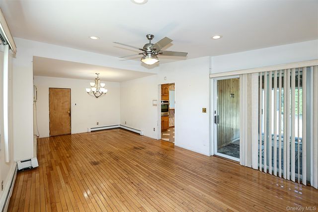 20 E Clearwater Road, Lindenhurst, NY 11757