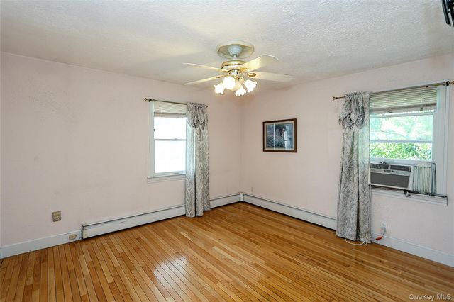 20 E Clearwater Road, Lindenhurst, NY 11757