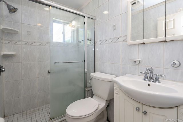 20 E Clearwater Road, Lindenhurst, NY 11757