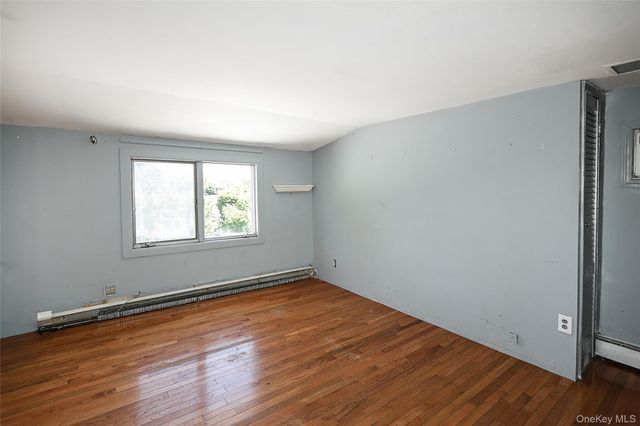20 E Clearwater Road, Lindenhurst, NY 11757