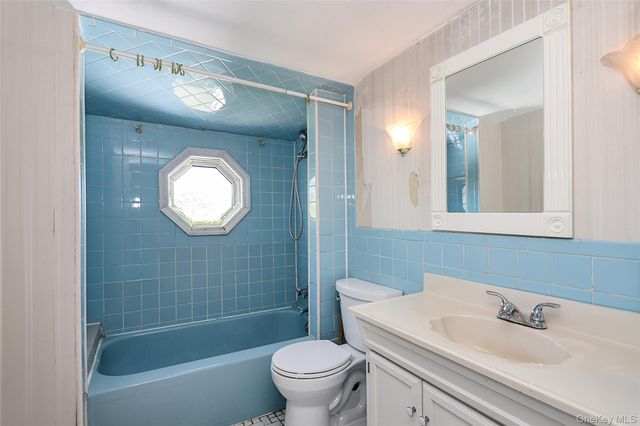 20 E Clearwater Road, Lindenhurst, NY 11757