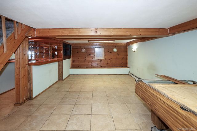 20 E Clearwater Road, Lindenhurst, NY 11757
