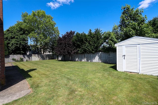 20 E Clearwater Road, Lindenhurst, NY 11757