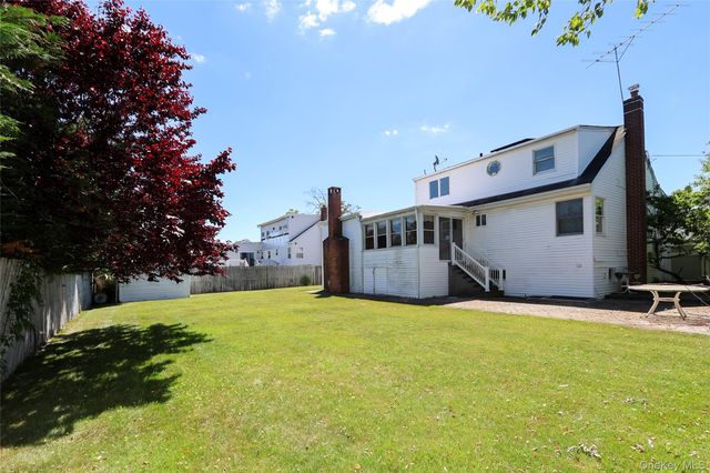 20 E Clearwater Road, Lindenhurst, NY 11757