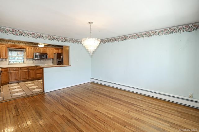 20 E Clearwater Road, Lindenhurst, NY 11757