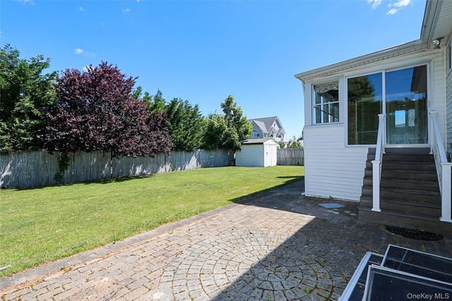 20 E Clearwater Road, Lindenhurst, NY 11757