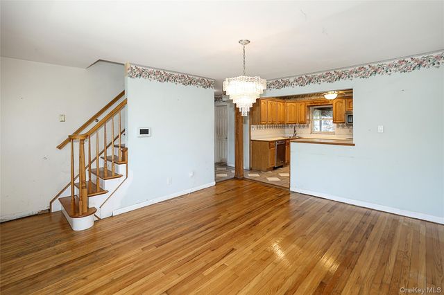 20 E Clearwater Road, Lindenhurst, NY 11757
