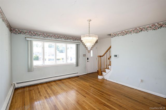 20 E Clearwater Road, Lindenhurst, NY 11757