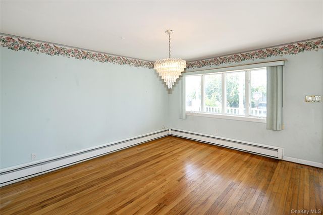 20 E Clearwater Road, Lindenhurst, NY 11757
