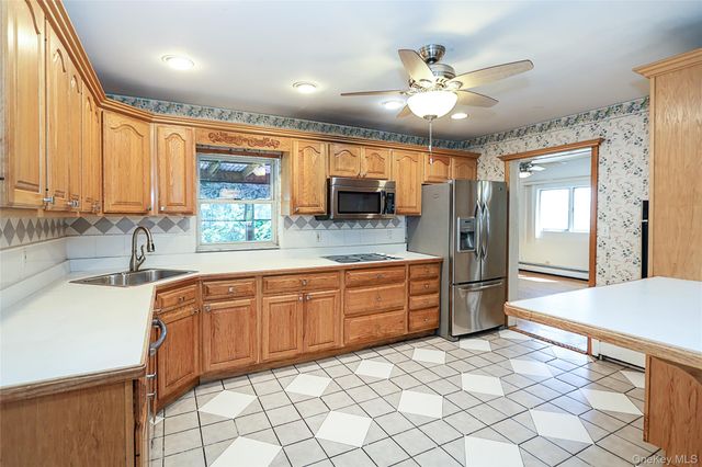20 E Clearwater Road, Lindenhurst, NY 11757