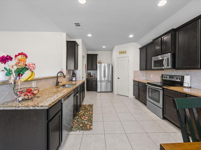 406 Lake Street, Red Oak, TX 75154