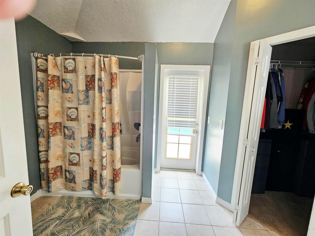 Image 11 of property listing at 2388 SW Fern Circle, Port St. Lucie, FL 34953