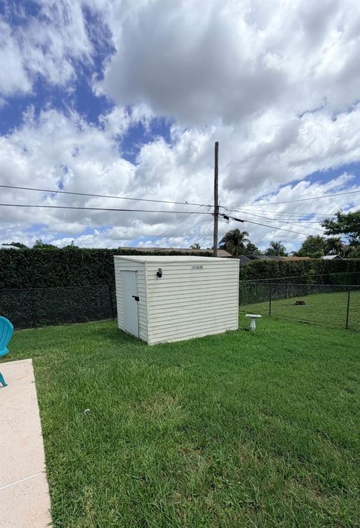 Image 16 of property listing at 2388 SW Fern Circle, Port St. Lucie, FL 34953