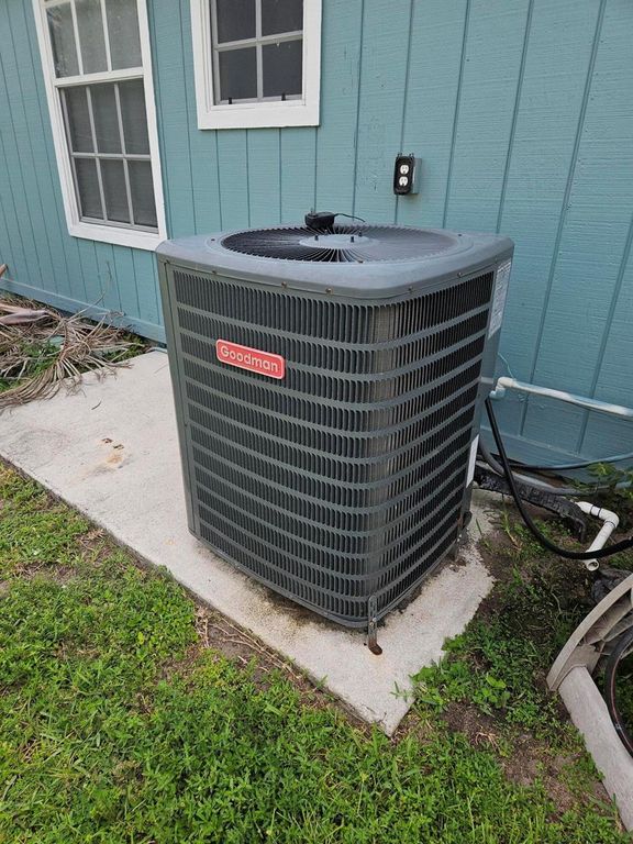 Image 17 of property listing at 2388 SW Fern Circle, Port St. Lucie, FL 34953