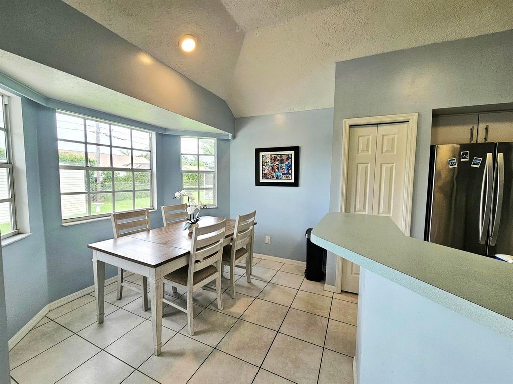Image 6 of property listing at 2388 SW Fern Circle, Port St. Lucie, FL 34953