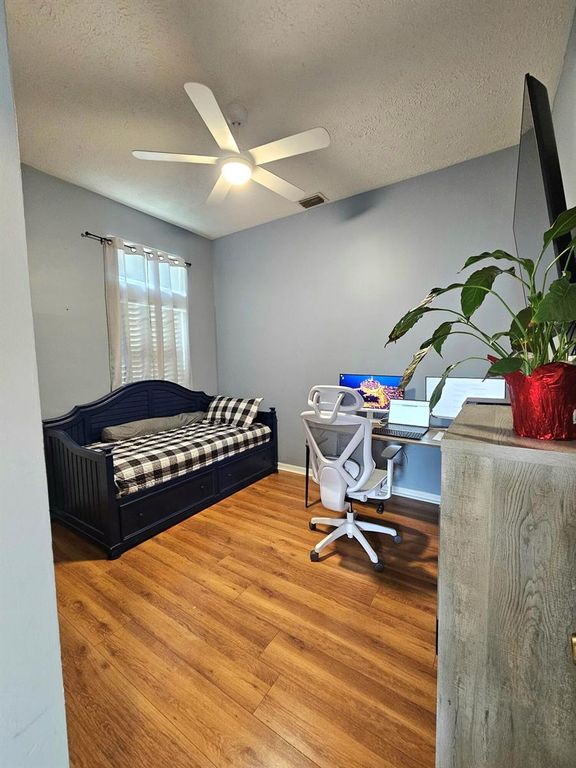 Image 7 of property listing at 2388 SW Fern Circle, Port St. Lucie, FL 34953