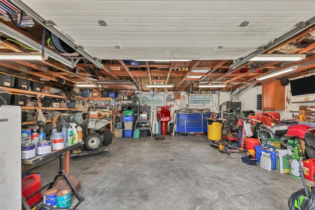 Image 20 of property listing at 2715 52ND AVENUE TERRACE W, Bradenton, FL 34207